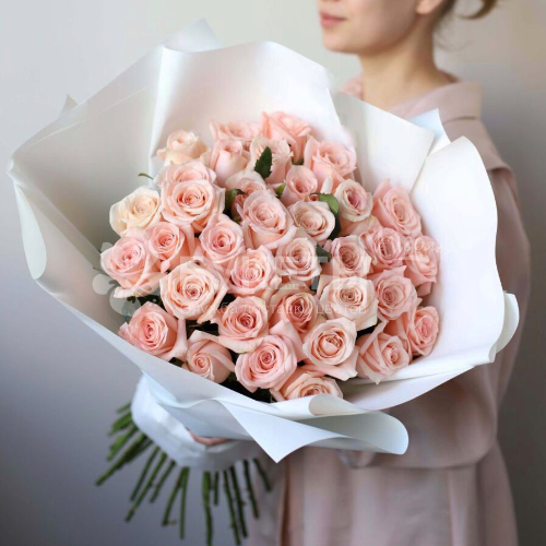Букет из 35 кремовых роз "Талея"