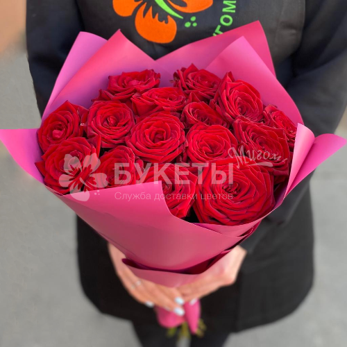 Букет из 15 красных роз "Ред Наоми"