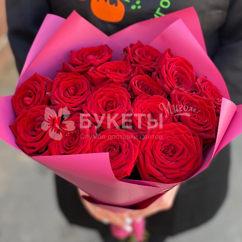 Букет из 15 красных роз "Ред Наоми"