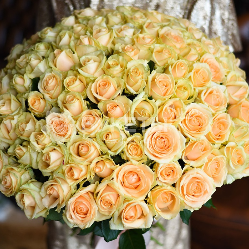 Букет из 101 кремовой розы "Талея"