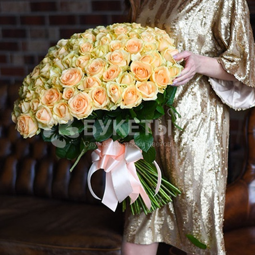 Букет из 101 кремовой розы "Талея"