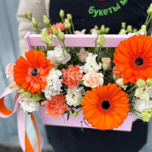 Композиция в ящике "Оранжевые герберы"