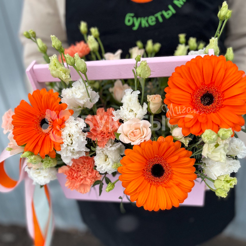 Композиция в ящике "Оранжевые герберы"