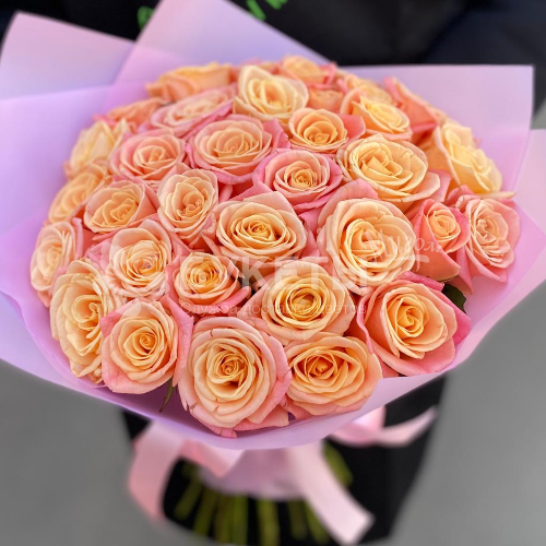 Букет из коралловых роз "Мисс Пигги"