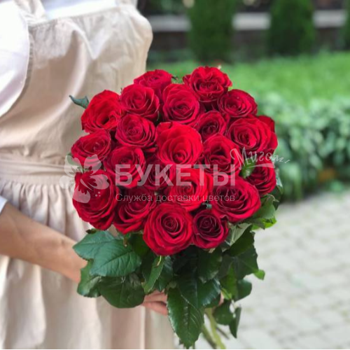Букет из 21 красной высокой розы Prestige