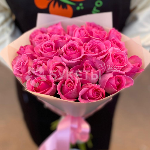 Букет из 25 розовых роз "Пинк"
