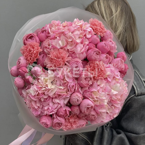 Романтичный букет с гортензией «Belle Rêve»