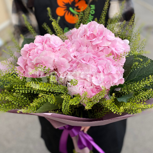 Букет из 3 розовых гортензий