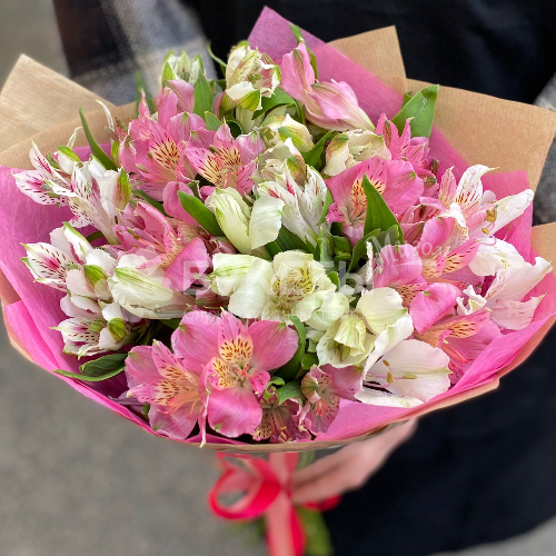 Букет из 15 альстромерий в нежных тонах