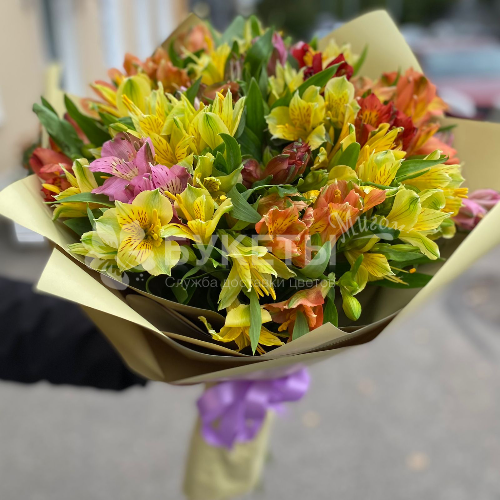 Букет из 25 альстромерий
