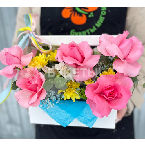 Композиция в ящике "Розовые розы"