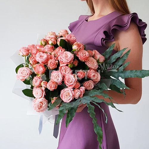 Букет из 9 кустовых пионовидных роз