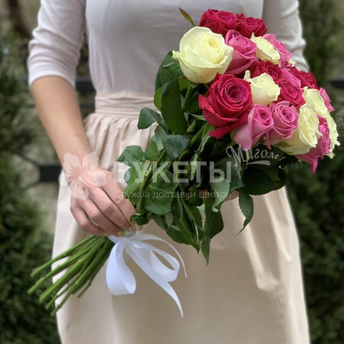 Букет из 19 роз микс