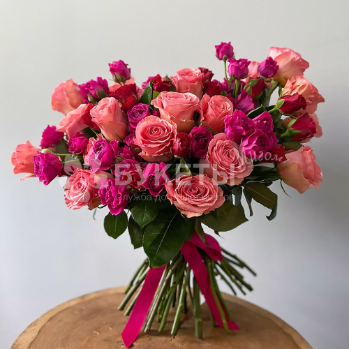 Букет с кустовыми розами "Огненный рассвет"