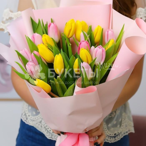 Букет из 21 розового и желтого тюльпана