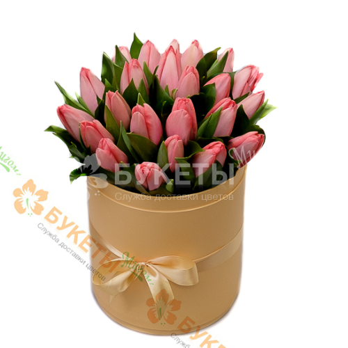 25 розовых тюльпанов в бежевой шляпной коробке