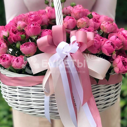 Корзина цветов из 19 пионовидных роз "Камелия"