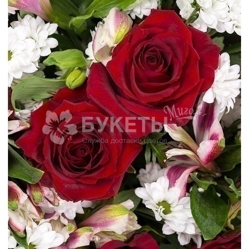 Корзина "Розы в саду"