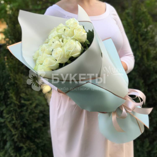 Букет из 25 белых роз (Арктика)