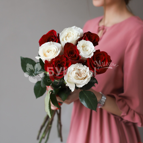 Букет из роз "Красное и белое"