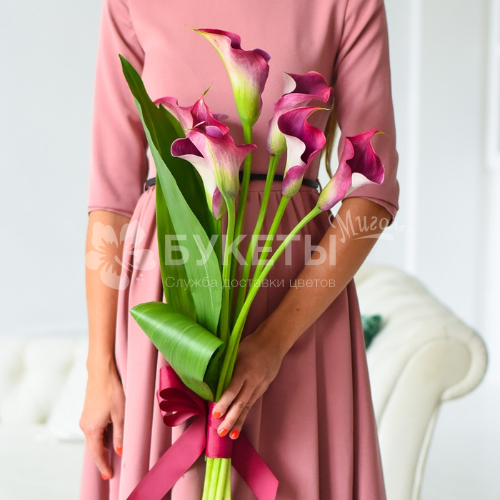Букет из 7 розовых калл