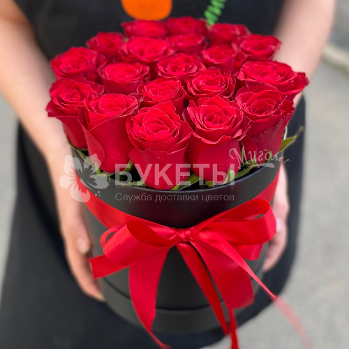 19 роз "Родос" в шляпной коробке