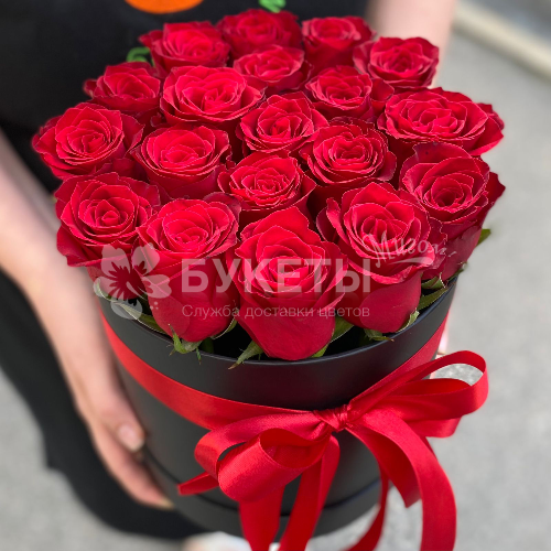 19 роз "Родос" в шляпной коробке