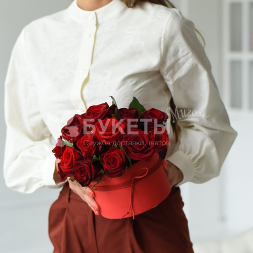15 красных роз в шляпной коробке №36