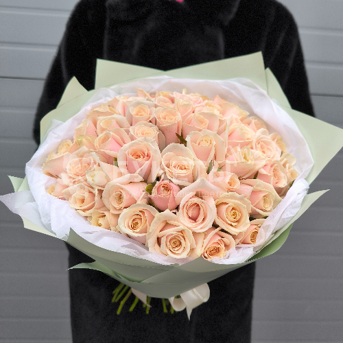 Букет из 51 нежной розы "Лилу"