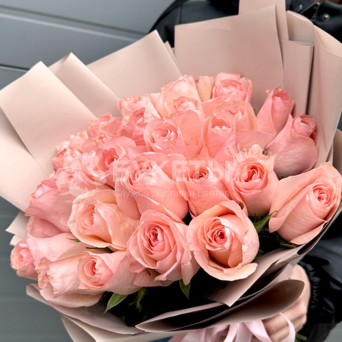 Букет из 35 нежных розовых роз "Сонетта"
