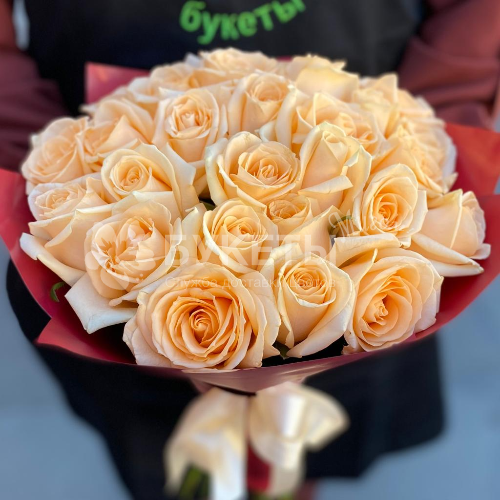 Букет из 25 персиковых роз "Пич Аваланш"