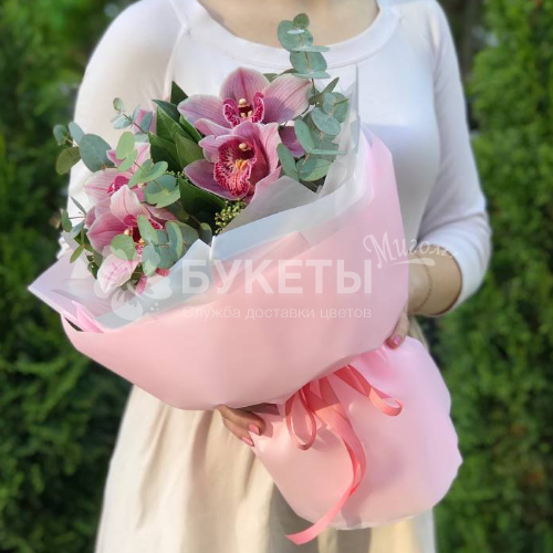 Букет из 5 розовых орхидей