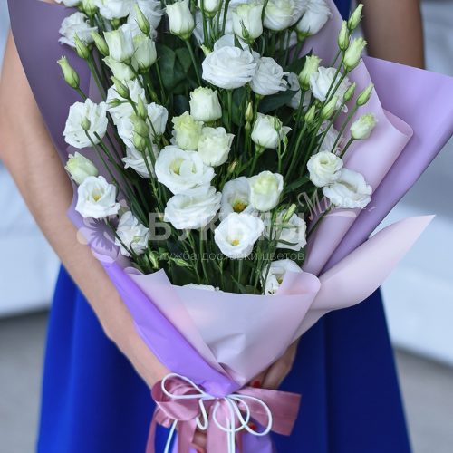 Букет из белых лизиантусов