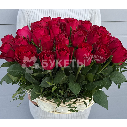 Корзина из 51 красной розы "Мадам Ред"