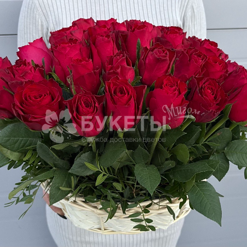 Корзина из 51 красной розы "Мадам Ред"