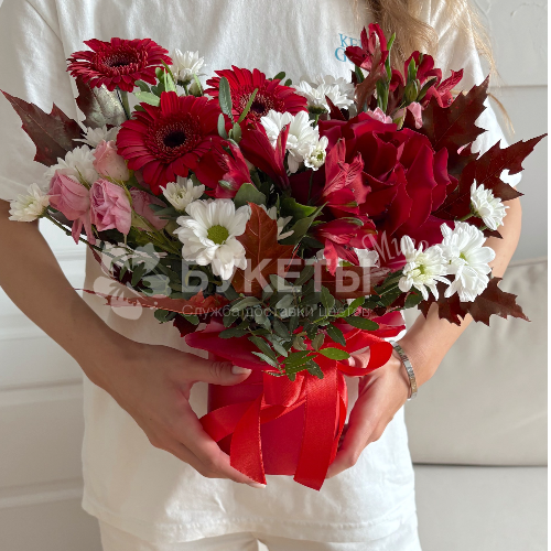 Коробка с цветами "Кленовый вальс"