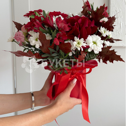 Коробка с цветами "Кленовый вальс"