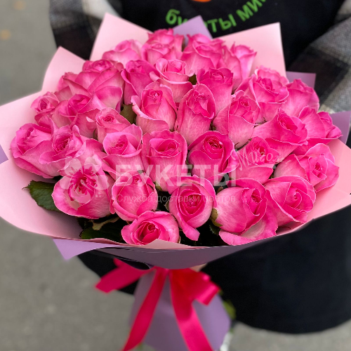 Букет 35 розовых роз "Аква"