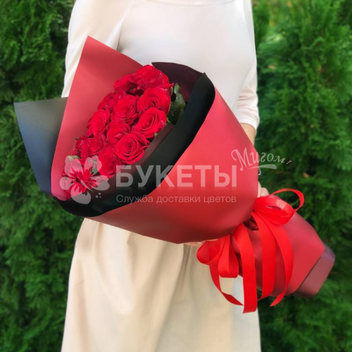 Букет из 25 красных роз "Королева"