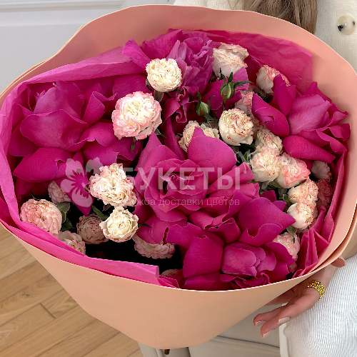 Букет из премиальной розы Пинк Флойд и пионовидной