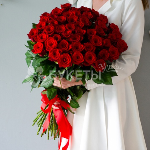 Букет из 51 красной розы "Ред Шарм"