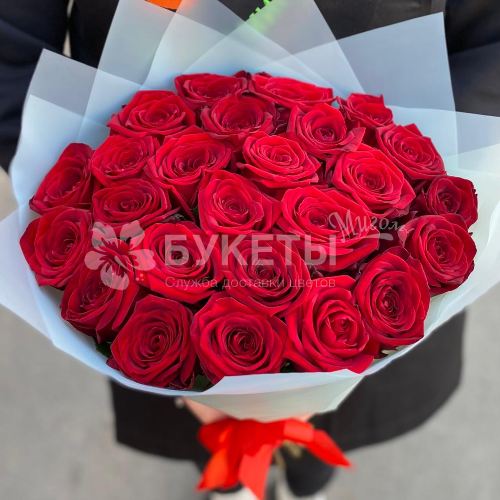 Букет из 25 красных роз "Ред Наоми"