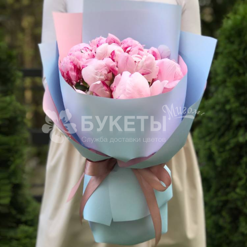 Букет из 11 розовых пионов Сара Бернар
